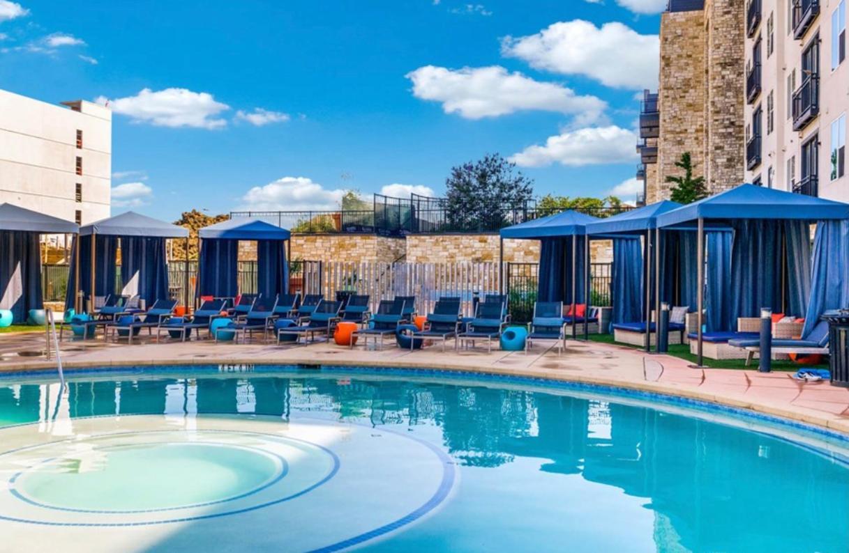Cozy Retreat-Free Reserved Parking-Pool Addison Exterior foto